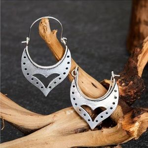🩶 Silvery Heart Shape Hoop Earrings Retro Bohemian Style Alloy Jewelry